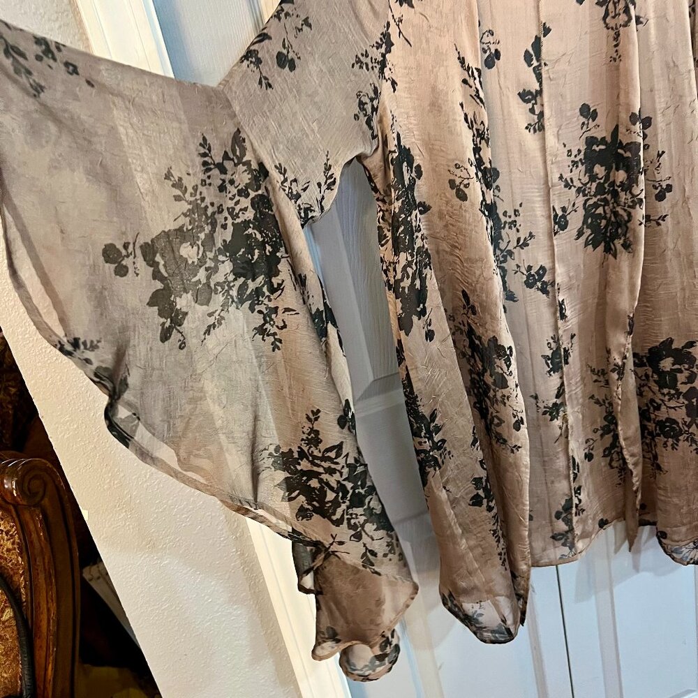 Kimono Style Wrap/Topper by Easel Las Angeles - Picture 3 of 6